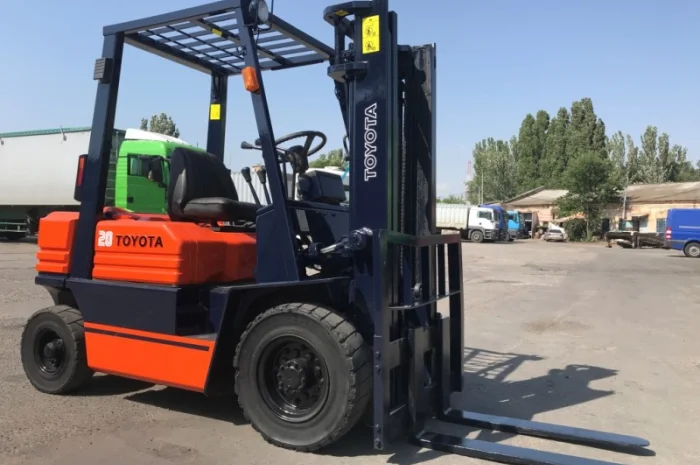 Вилочный автопогрузчик Toyota грузоподъёмностью 2 тонны- фото № 10