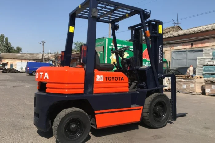 Вилочный автопогрузчик Toyota грузоподъёмностью 2 тонны- фото № 2