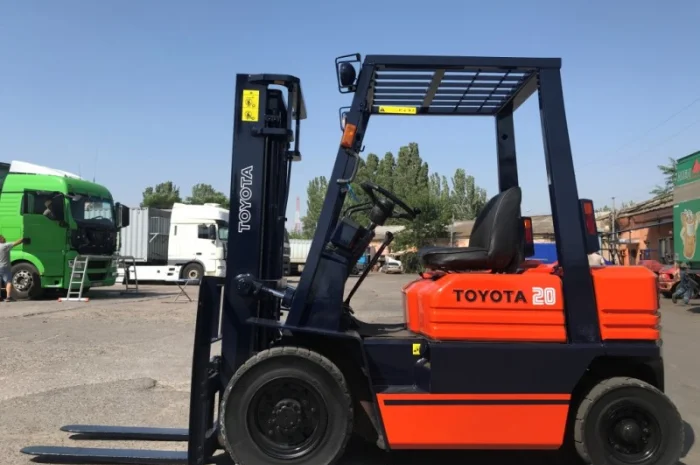 Вилочный автопогрузчик Toyota грузоподъёмностью 2 тонны- фото № 3
