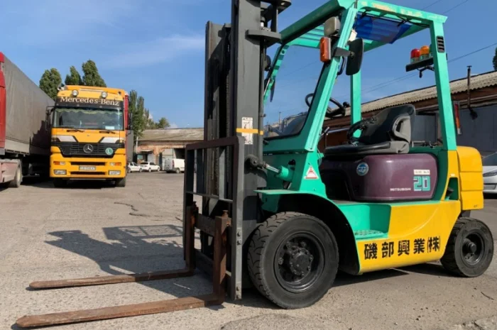 Вилочный автопогрузчик/автонавантажувач Mitsubishi на 2 тонны- фото № 1