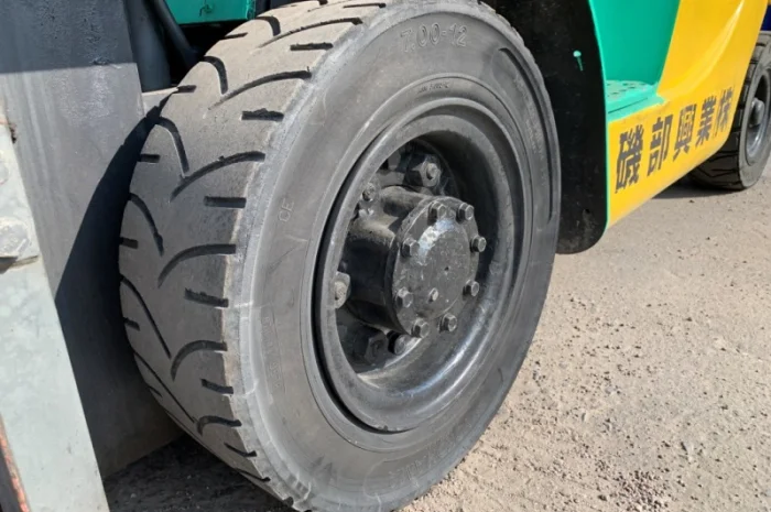 Вилочный автопогрузчик/автонавантажувач Mitsubishi на 2 тонны- фото № 4