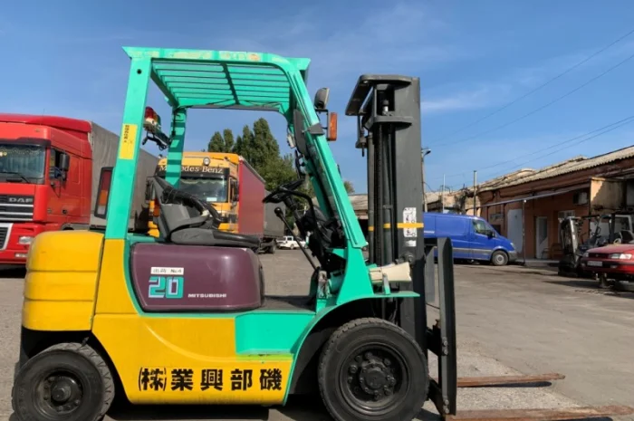 Вилочный автопогрузчик/автонавантажувач Mitsubishi на 2 тонны- фото № 9