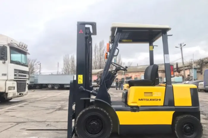 Бензиновый погрузчик Mitsubishi FG23-F17A с автоматической коробкой передач и мачтой 3.5 м- фото № 1