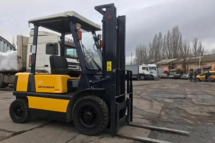 Бензиновый погрузчик Mitsubishi FG23-F17A с автоматической коробкой передач и мачтой 3.5 м- фото № 3