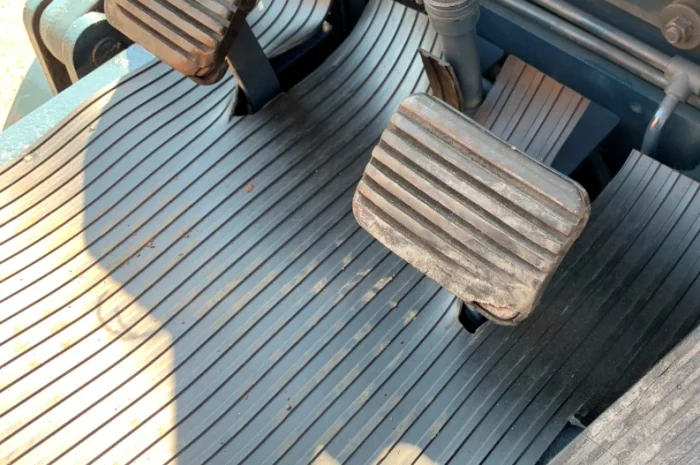 Вилочный погрузчик TCM с боковым смещением, на новой пневматике- фото № 9