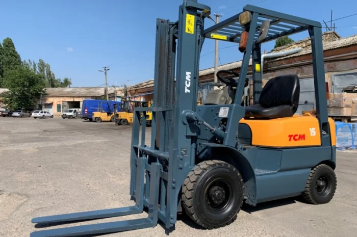 Вилочный погрузчик TCM с боковым смещением, на новой пневматике- фото № 7