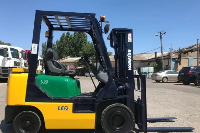 Вилочный автопогрузчик Komatsu грузоподъёмностью 2 тонны с мачтой триплекс- фото № 4