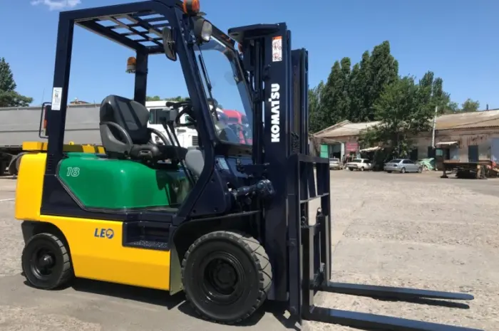 Вилочный автопогрузчик Komatsu грузоподъёмностью 2 тонны с мачтой триплекс- фото № 5
