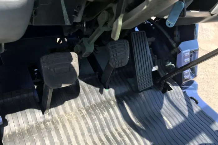 Вилочный автопогрузчик Komatsu грузоподъёмностью 2 тонны с мачтой триплекс- фото № 11