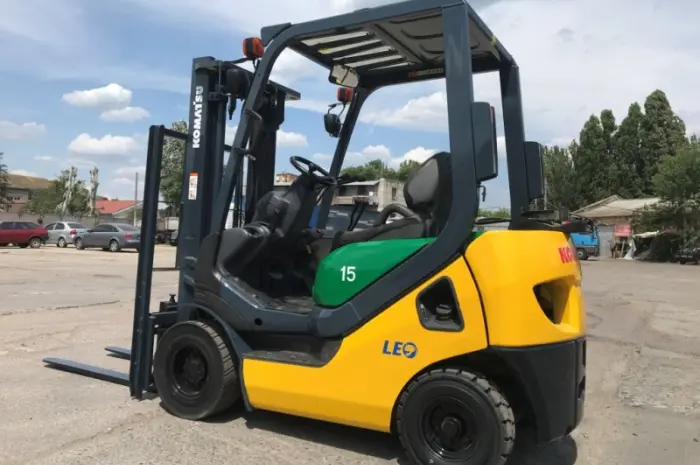 Вилочный автопогрузчик автонавантажувач Komatsu с боковым смещением- фото № 1