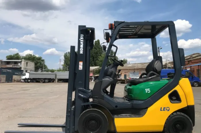 Вилочный автопогрузчик автонавантажувач Komatsu с боковым смещением- фото № 2