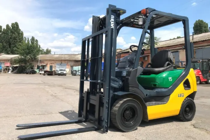 Вилочный автопогрузчик автонавантажувач Komatsu с боковым смещением- фото № 3