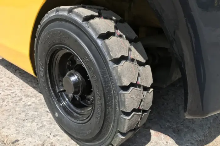 Вилочный автопогрузчик автонавантажувач Komatsu с боковым смещением- фото № 7