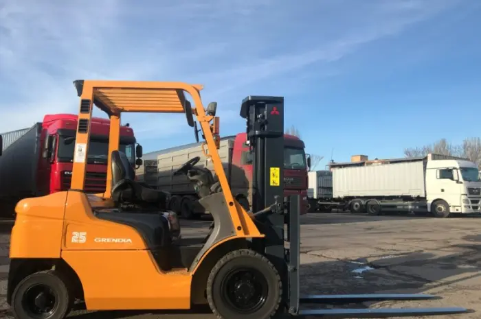 Бензиновый погрузчик Mitsubishi FG25T-F17D грузоподъёмностью 2.5 тонны- фото № 1
