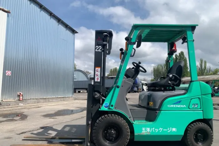 Вилочный автопогрузчик Mitsubishi на 1.5 тонны 2020 года, на пневмошинах- фото № 1