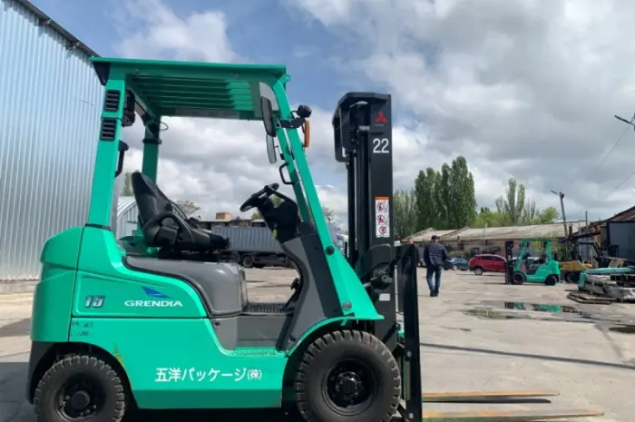 Вилочный автопогрузчик Mitsubishi на 1.5 тонны 2020 года, на пневмошинах- фото № 10