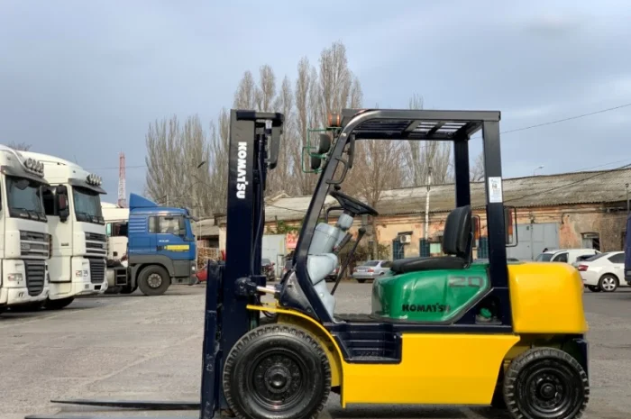 Вилочный бензиновый автопогрузчик Komatsu FG20LC-12 с наработкой всего 1811 моточасов- фото № 5