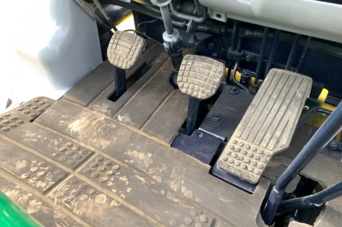 Вилочный бензиновый автопогрузчик Komatsu FG20LC-12 с наработкой всего 1811 моточасов- фото № 6