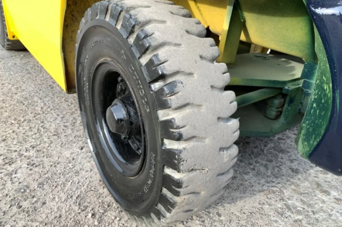 Вилочный бензиновый автопогрузчик Komatsu FG20LC-12 с наработкой всего 1811 моточасов- фото № 10