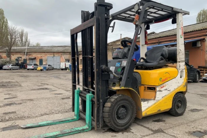 Вилочный погрузчик TCM FG15T9H с кареткой бокового смещения- фото № 3