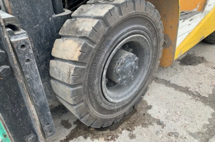 Вилочный погрузчик TCM FG15T9H с кареткой бокового смещения- фото № 8