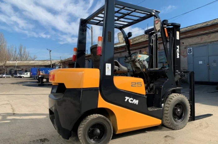 Бензиновый вилочный автопогрузчик TCM на 2.5 тонны. Модель: FG25C6- фото № 9