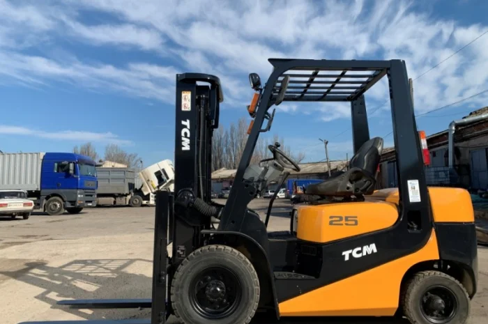 Бензиновый вилочный автопогрузчик TCM на 2.5 тонны. Модель: FG25C6- фото № 10