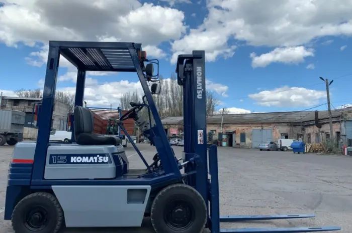 Вилочный бензиновый автопогрузчик Komatsu с двигателем Toyota 5K- фото № 1