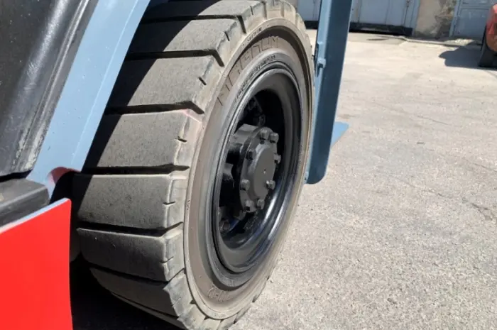 Вилковий автонавантажувач Nissan на 2.5 тонни, на великих 12 колесах Модель: PL02A25- фото № 8