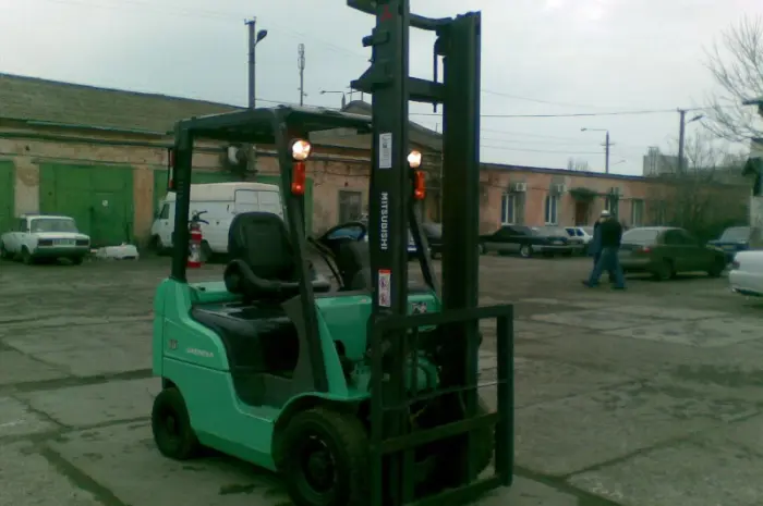 Вилочный бензиновый погрузчик Mitsubishi KFG18T-KF2D на 1 тонну- фото № 2