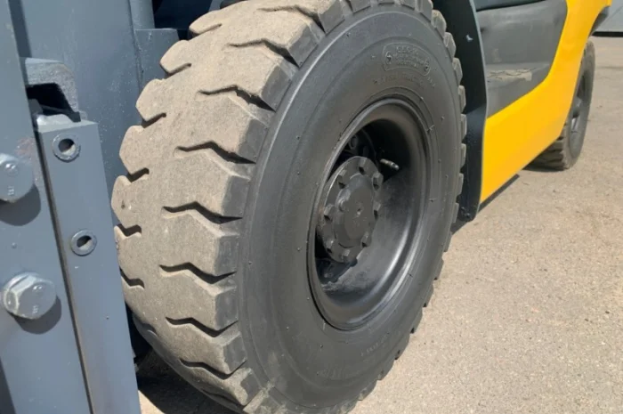 Вилочний навантажувач Komatsu FG15C-18 з сайд шифтом- фото № 9