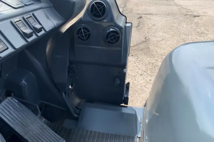 Вилочний навантажувач Nissan P1F2A20D з кабiной та грубою- фото № 11