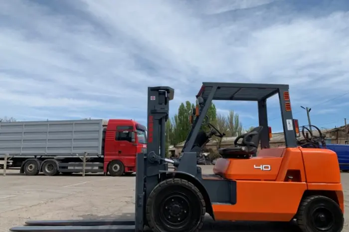 Вилочний навантажувач Nissan F04B40T-F29C на 4.5 тонни- фото № 1