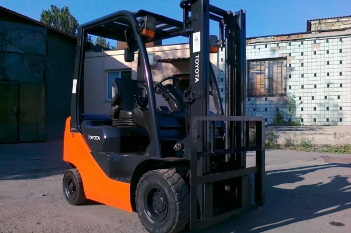 Вилочный погрузчик тойота 8 серии на 1 тонну- фото № 2