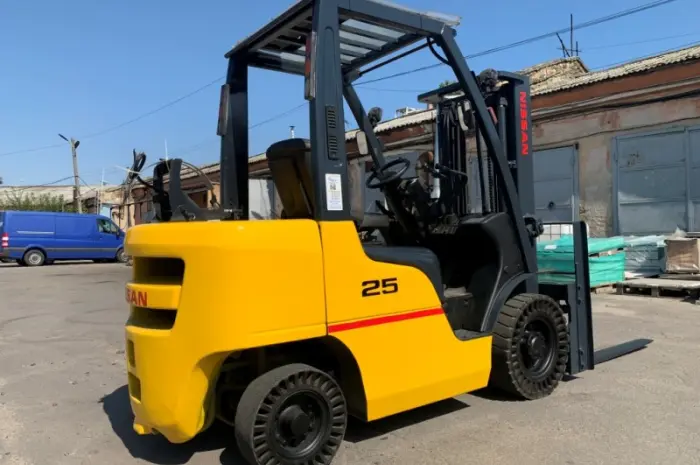 Вилочний навантажувач Nissan U1F2A25D із синхронним позиціонером вил- фото № 4
