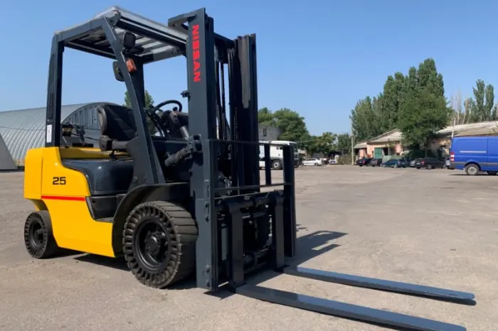Вилочний навантажувач Nissan U1F2A25D із синхронним позиціонером вил- фото № 5