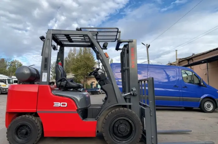 Вилочний погрузчик Nissan на 3 тонни, на великих 15 колесах- фото № 6