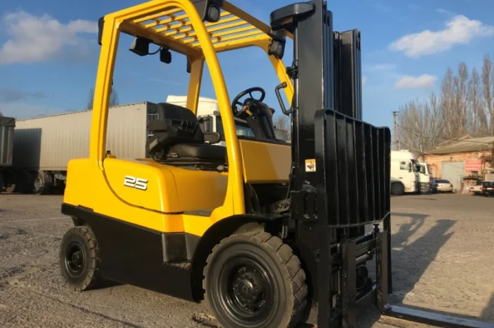 Вилочный погрузчик Hyster с мачтой триплекс и боковым смещением- фото № 3