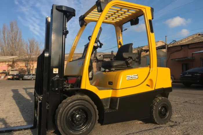 Вилочный погрузчик Hyster с мачтой триплекс и боковым смещением- фото № 5