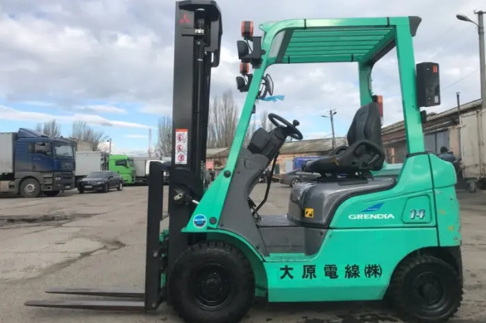 Вилочный бензиновый автопогрузчик Mitsubishi с позиционером- фото № 1