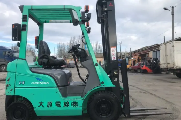 Вилочный бензиновый автопогрузчик Mitsubishi с позиционером- фото № 2