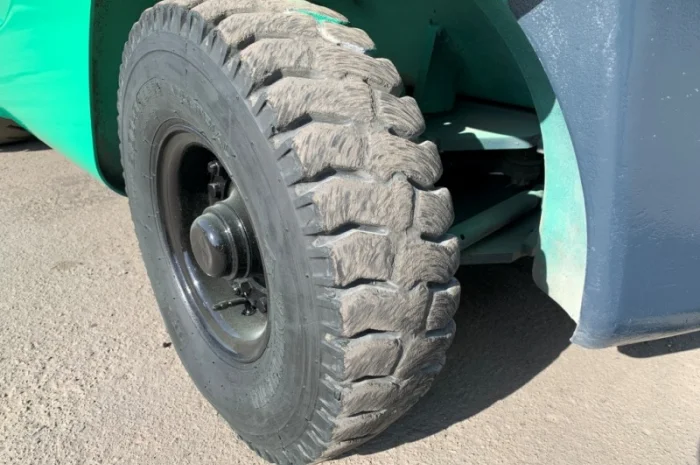 Вилочный бензиновый автопогрузчик Mitsubishi на 2.5 тонны- фото № 9