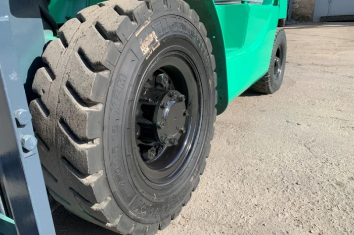 Вилочный бензиновый автопогрузчик Mitsubishi на 2.5 тонны- фото № 10