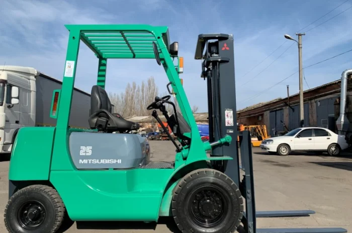 Вилочный бензиновый автопогрузчик Mitsubishi на 2.5 тонны- фото № 2