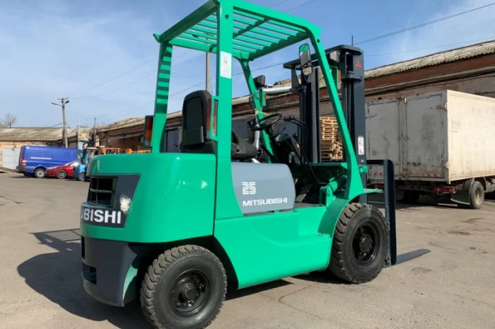 Вилочный бензиновый автопогрузчик Mitsubishi на 2.5 тонны- фото № 4
