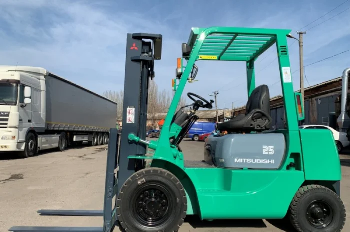 Вилочный бензиновый автопогрузчик Mitsubishi на 2.5 тонны- фото № 5