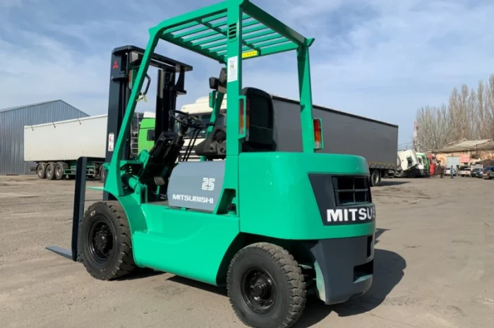 Вилочный бензиновый автопогрузчик Mitsubishi на 2.5 тонны- фото № 7