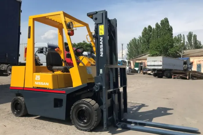 Газ-бензиновый вилочный погрузчик Nissan компакт-модель на 2.5 тонны- фото № 4