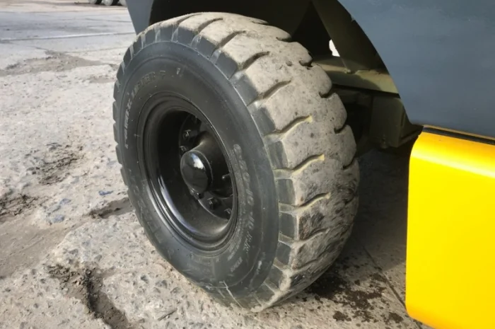 Вилочный японский автопогрузчик Sumitomo на 3 тонны с боковым смещением- фото № 10