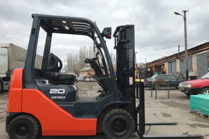Вилочный автопогрузчик Toyota 02-8FGK20 компакт-модель- фото № 2